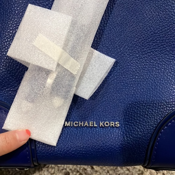 MICHAEL KORS
Mercer Gallery Small Pebbled Leather Shoulder Bag
30H9SZ5L1L - Picture 6 of 12